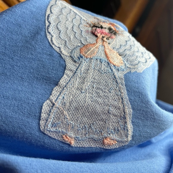 Light blue Tshirt with embroidered angel in L - Picture 4 of 4